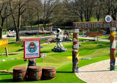Portal und oberer Bereich - Adventure Minigolf Bochum