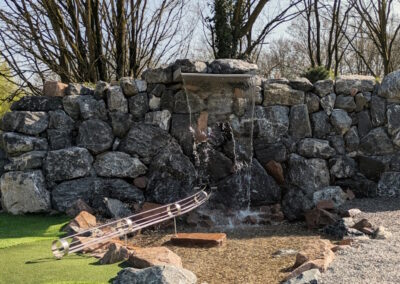 Wasserfall zum Durchspielen - Adventure Minigolf Bochum